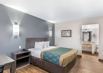 Econo Lodge Inn & Suites Socorro hotel thumbnail 5
