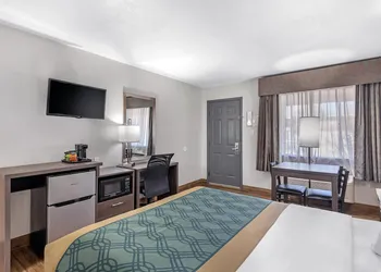 Econo Lodge Inn & Suites Socorro hotel thumbnail 6
