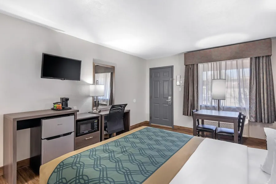 Econo Lodge Inn & Suites Socorro hotel detail image 6