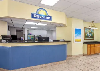 Days Inn by Wyndham Shelby hotel thumbnail 2