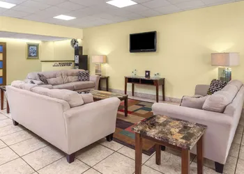 Days Inn by Wyndham Shelby hotel thumbnail 3