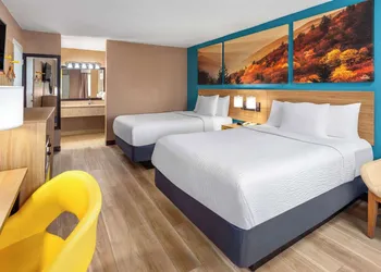 Days Inn by Wyndham Shelby hotel thumbnail 5