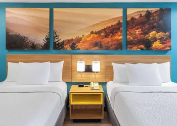 Days Inn by Wyndham Shelby hotel thumbnail 6