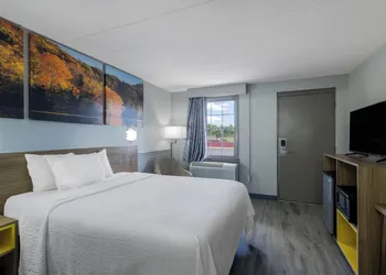 Days Inn by Wyndham Lincolnton hotel thumbnail 6