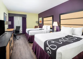 La Quinta Inn & Suites by Wyndham Hinesville - Fort Stewart hotel thumbnail 4