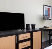 La Quinta Inn & Suites by Wyndham Hinesville - Fort Stewart hotel detail image 5