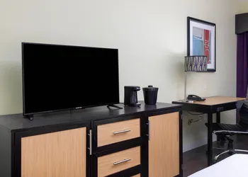 La Quinta Inn & Suites by Wyndham Hinesville - Fort Stewart hotel thumbnail 5