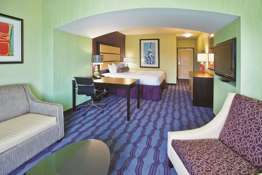La Quinta Inn & Suites by Wyndham Hinesville - Fort Stewart hotel detail image 6