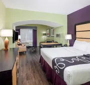 La Quinta Inn & Suites by Wyndham Hinesville - Fort Stewart hotel detail image 7