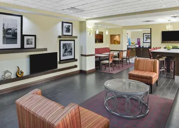 Hampton Inn Hinesville hotel thumbnail 2