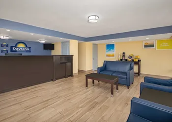 Days Inn by Wyndham Muscle Shoals Florence hotel thumbnail 2