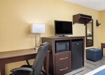 Days Inn by Wyndham Muscle Shoals Florence hotel thumbnail 6