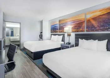 Days Inn by Wyndham Hamilton hotel thumbnail 4