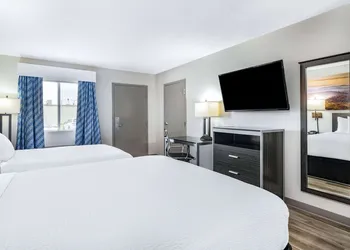 Days Inn by Wyndham Hamilton hotel thumbnail 7