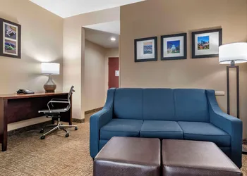 Comfort Suites Pell CIty near Logan Martin Lake hotel thumbnail 4