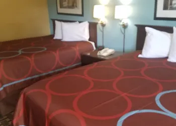 Super 8 by Wyndham Jasper hotel thumbnail 3
