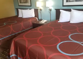 Super 8 by Wyndham Jasper hotel thumbnail 4