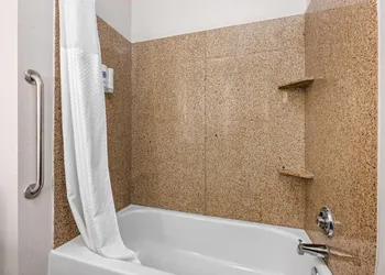 Comfort Suites Cullman I-65 Exit 310 hotel thumbnail 7