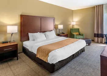 Comfort Inn & Suites Lincoln I-20 hotel thumbnail 6