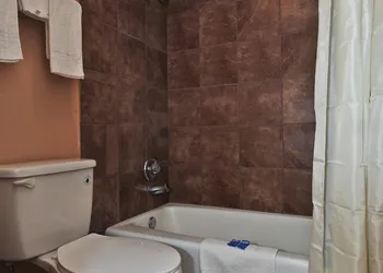 Relax Inn Guin hotel thumbnail 6