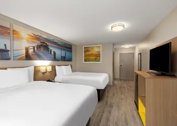 Days Inn by Wyndham Lincoln hotel thumbnail 7