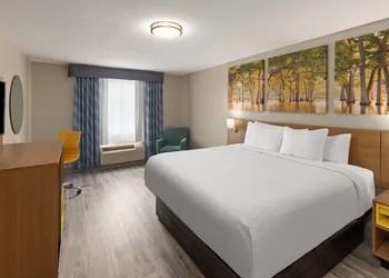 Days Inn by Wyndham Lincoln hotel thumbnail 8
