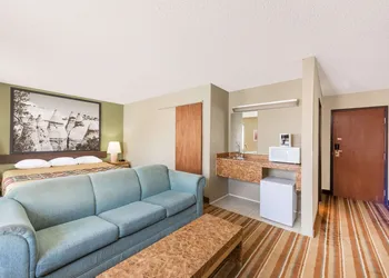 Super 8 by Wyndham Socorro hotel thumbnail 5