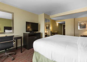 Holiday Inn Express Hotel & Suites Cullman by IHG hotel thumbnail 3