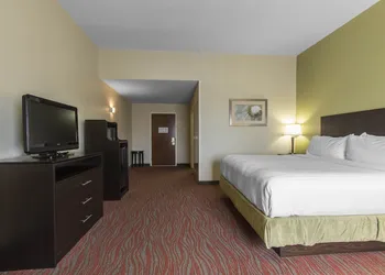 Holiday Inn Express Hotel & Suites Cullman by IHG hotel thumbnail 5