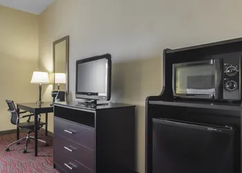 Holiday Inn Express Hotel & Suites Cullman by IHG hotel thumbnail 6