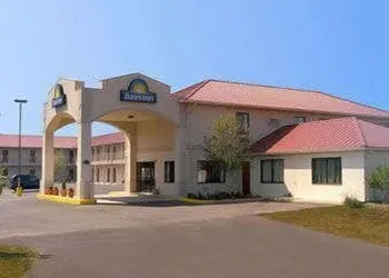 Days Inn by Wyndham Centre hotel thumbnail 7
