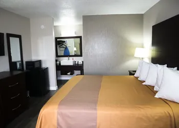 Days Inn by Wyndham Moulton hotel thumbnail 3