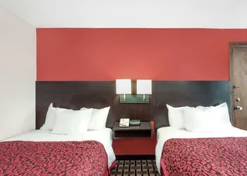 Days Inn by Wyndham Cullman hotel thumbnail 3