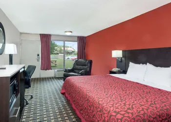 Days Inn by Wyndham Cullman hotel thumbnail 7