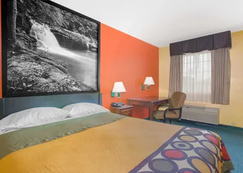 Super 8 by Wyndham Talladega AL hotel thumbnail 3