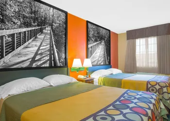 Super 8 by Wyndham Talladega AL hotel thumbnail 4