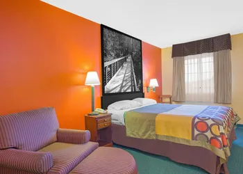 Super 8 by Wyndham Talladega AL hotel thumbnail 5