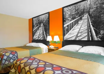 Super 8 by Wyndham Talladega AL hotel thumbnail 7