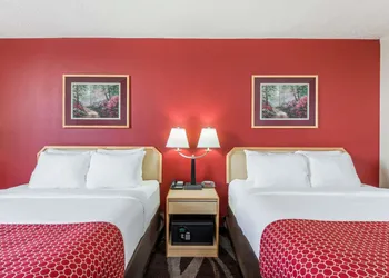 Days Inn by Wyndham Gillette hotel thumbnail 7
