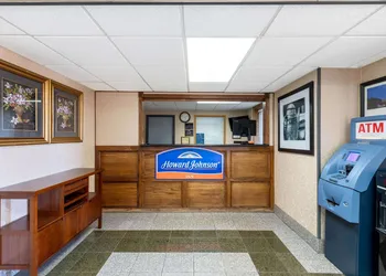 Howard Johnson by Wyndham Gillette hotel thumbnail 2