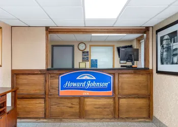 Howard Johnson by Wyndham Gillette hotel thumbnail 3