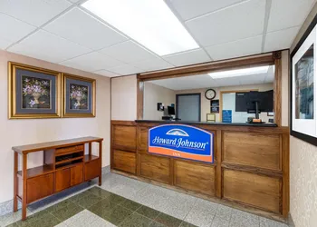 Howard Johnson by Wyndham Gillette hotel thumbnail 4