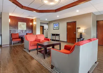 Comfort Suites Escanaba West hotel thumbnail 2