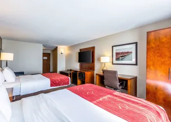 Comfort Suites Escanaba West hotel thumbnail 4