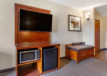 Comfort Suites Escanaba West hotel thumbnail 6