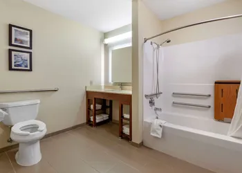 Comfort Suites Escanaba West hotel thumbnail 7