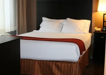 Holiday Inn Express Houghton-Keweenaw by IHG hotel thumbnail 3