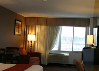 Holiday Inn Express Houghton-Keweenaw by IHG hotel thumbnail 4
