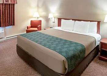 Econo Lodge Menomonie On The Bay hotel thumbnail 6