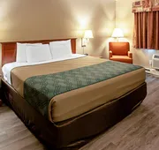 Econo Lodge Menomonie On The Bay hotel detail image 7